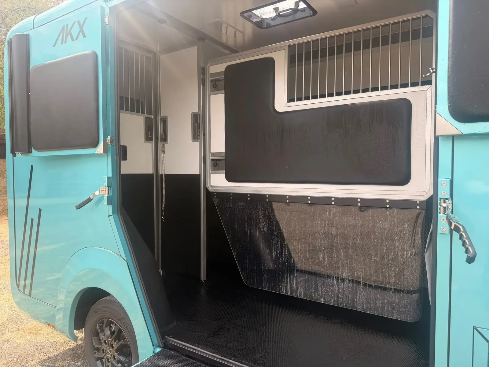 Partie chevaux avec bat-flanc matelassé